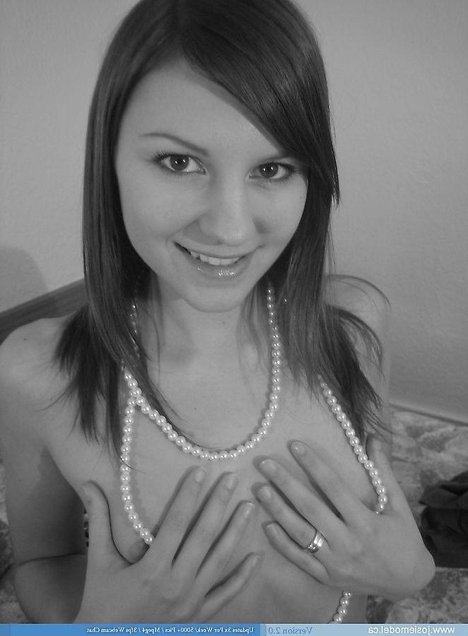 20P Pictures of teen Josie Model showing her small tits