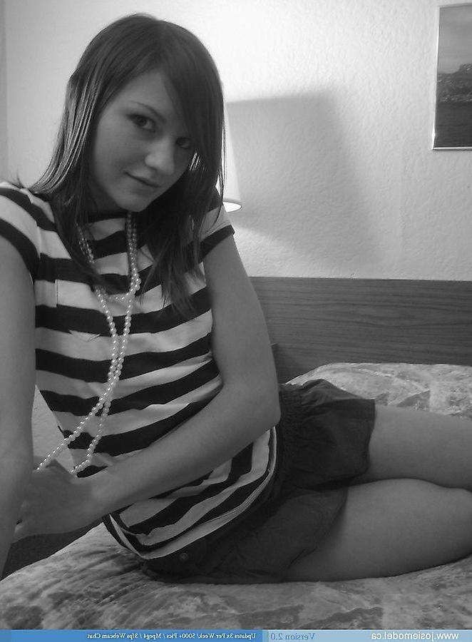 20P Pictures of teen Josie Model showing her small tits