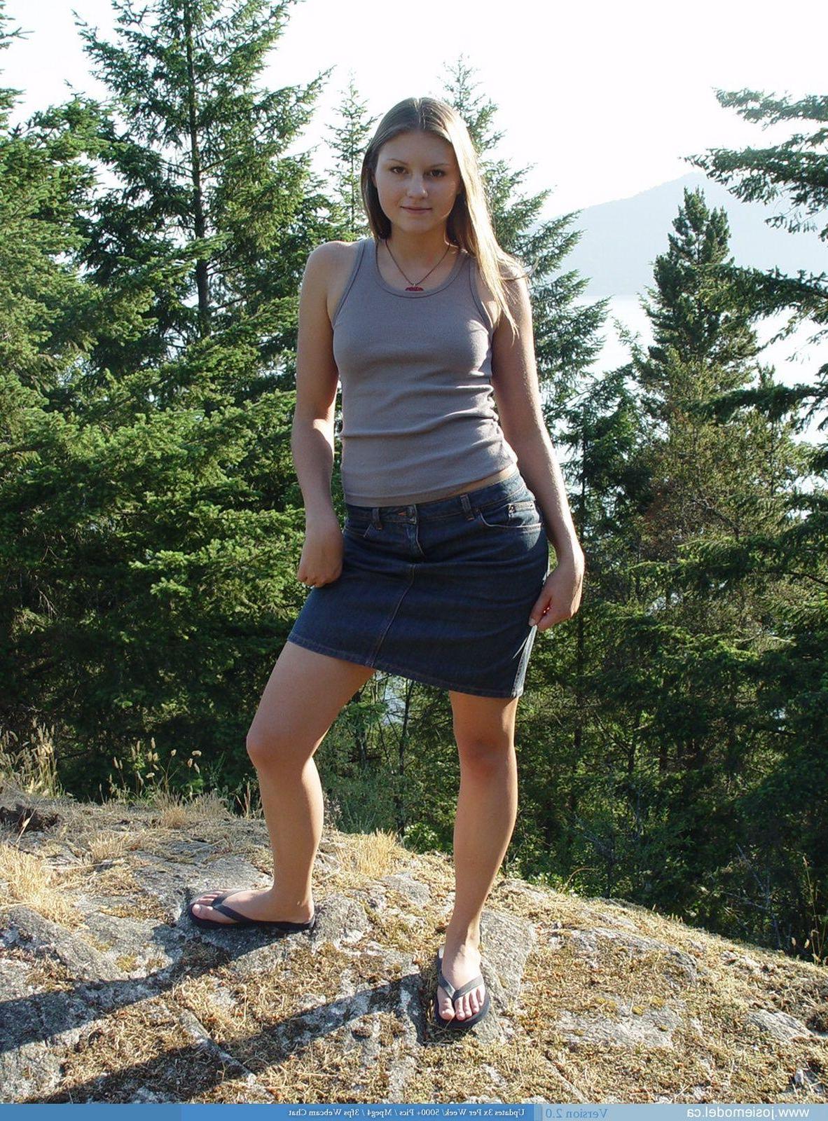 20P Pictures of Josie Model taking her top off outside