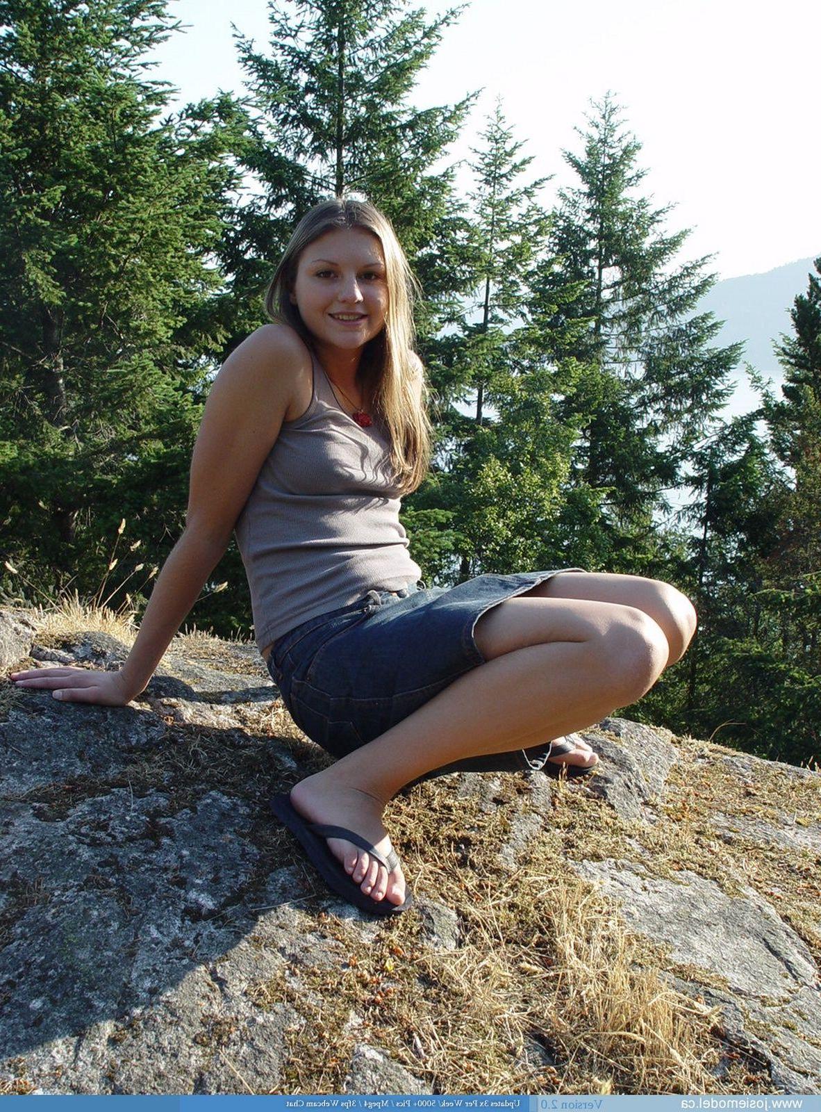 20P Pictures of Josie Model taking her top off outside