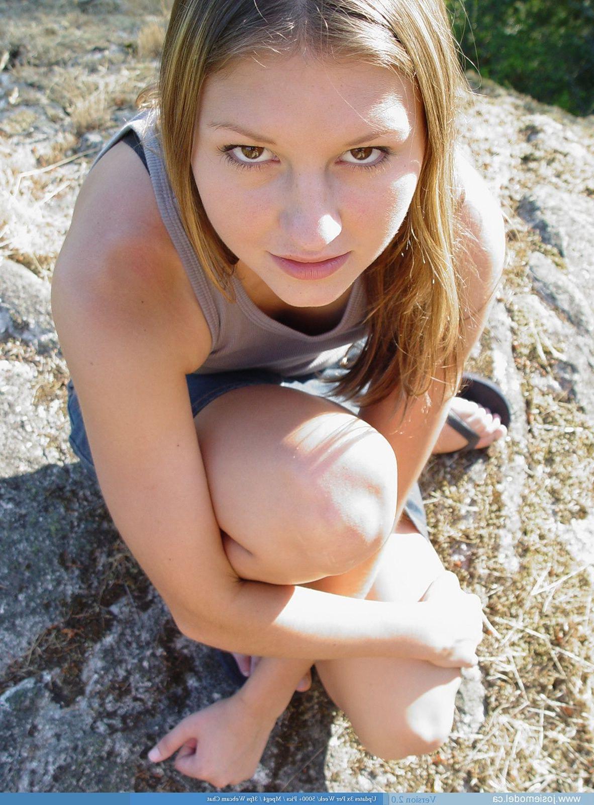 20P Pictures of Josie Model taking her top off outside