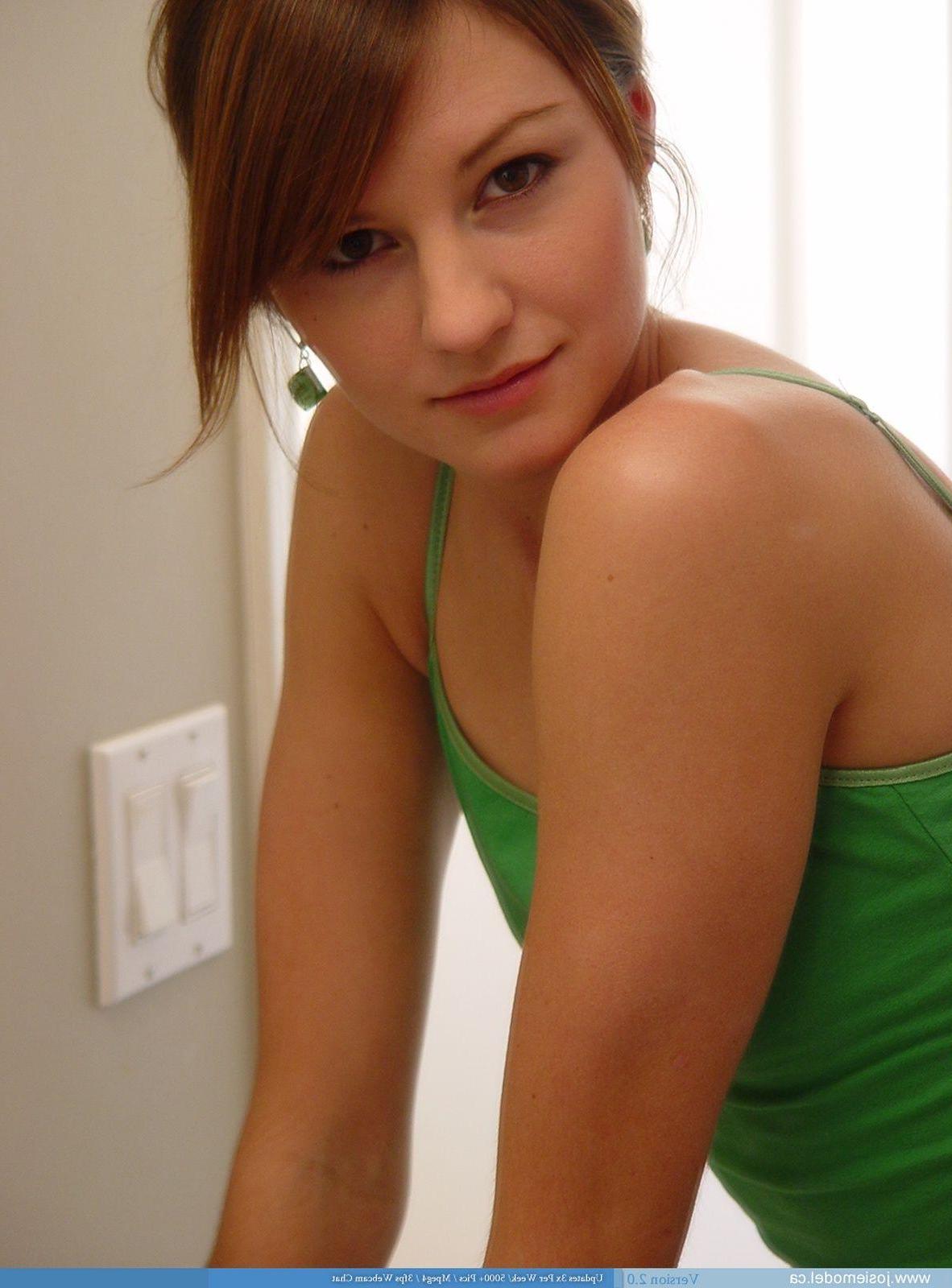 20P Pictures of teen model Josie Model stripping in the washroom