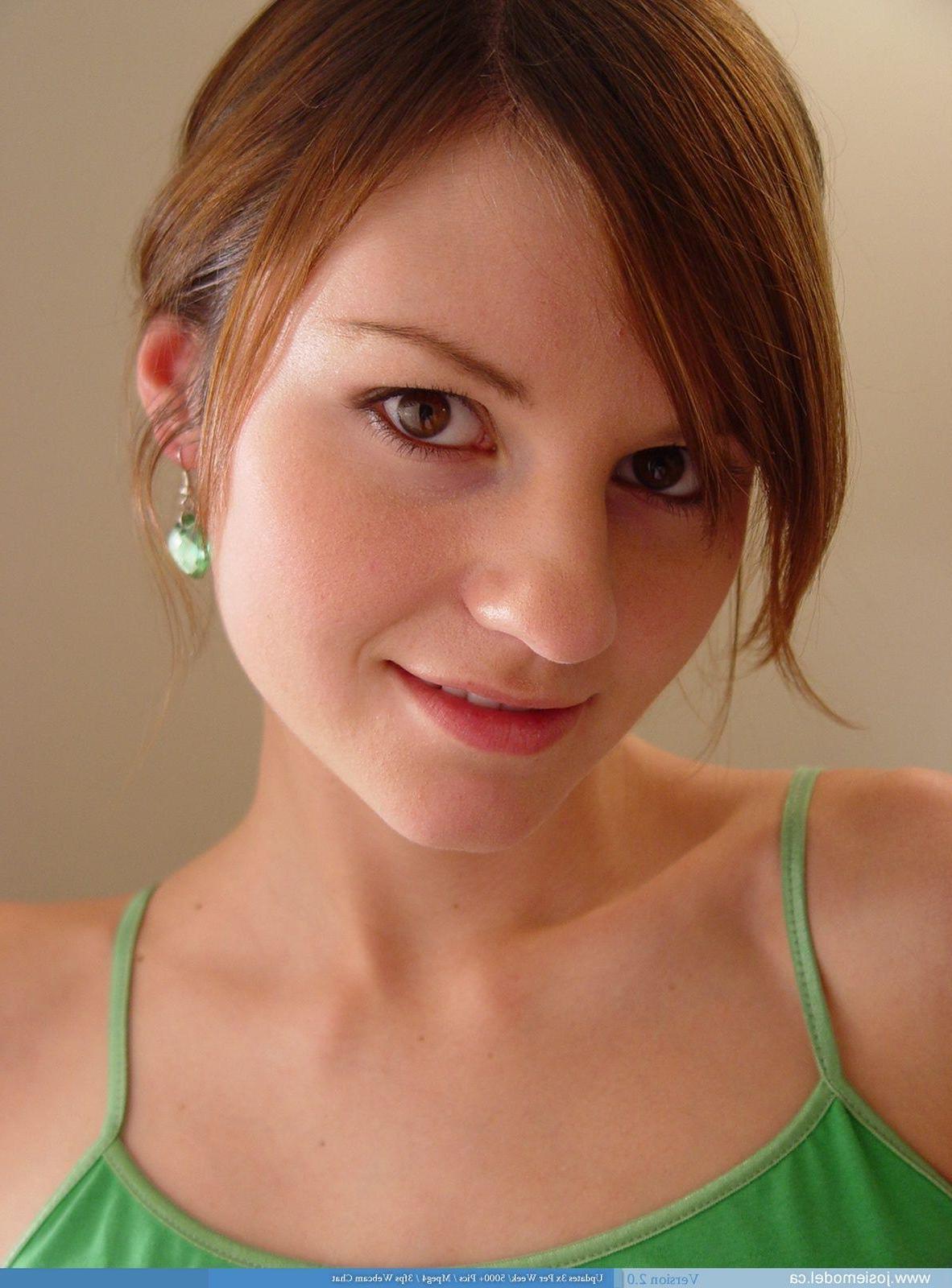 20P Pictures of teen model Josie Model stripping in the washroom