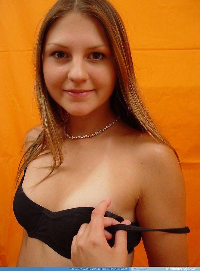 20P Pictures of teen Josie Model removing her top for you
