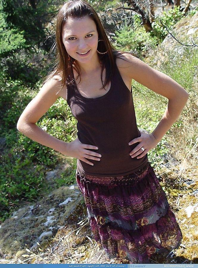 20P Pictures of teen babe Josie Model showing off outside