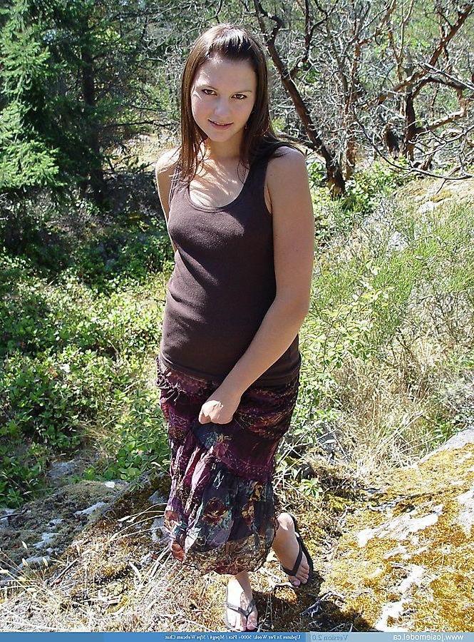 20P Pictures of teen babe Josie Model showing off outside