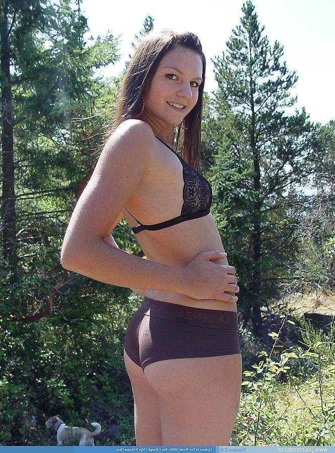 20P Pictures of teen babe Josie Model showing off outside