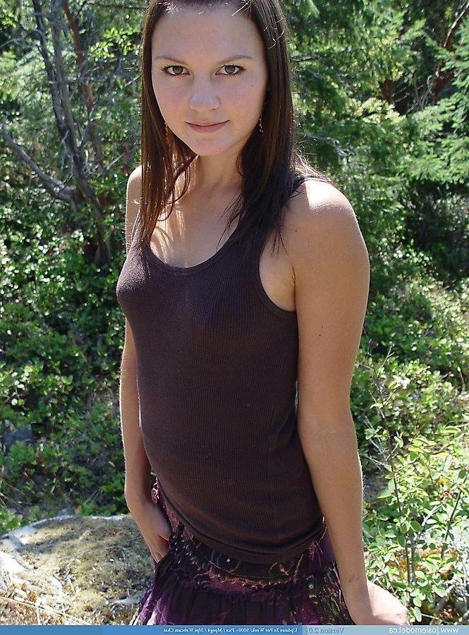 20P Pictures of teen babe Josie Model showing off outside
