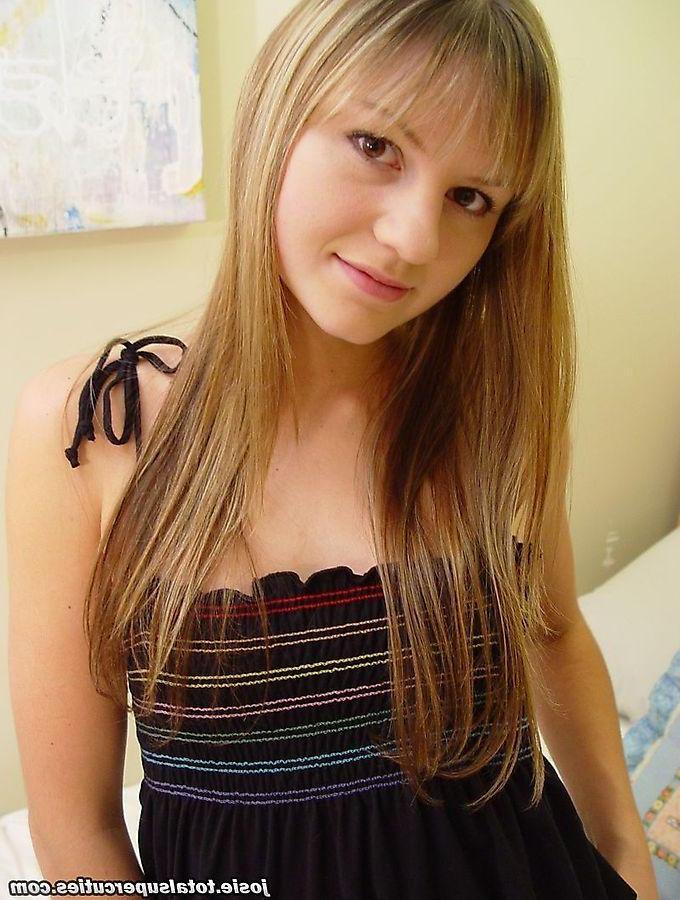 20P Pictures of Josie Model waiting for you in bed