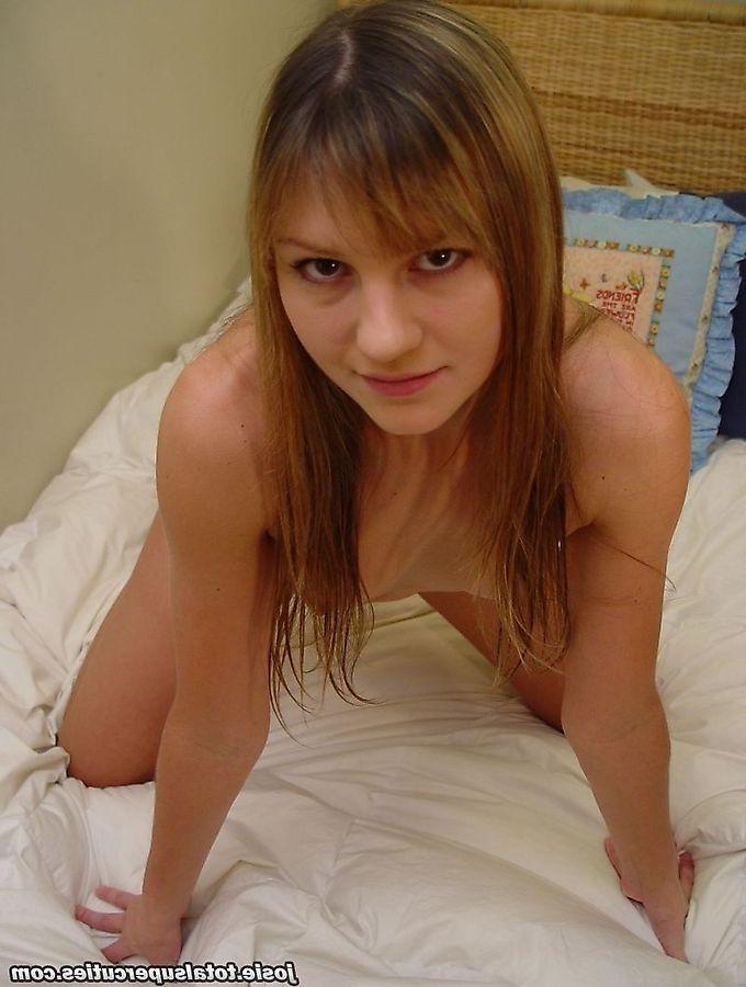 20P Pictures of Josie Model waiting for you in bed
