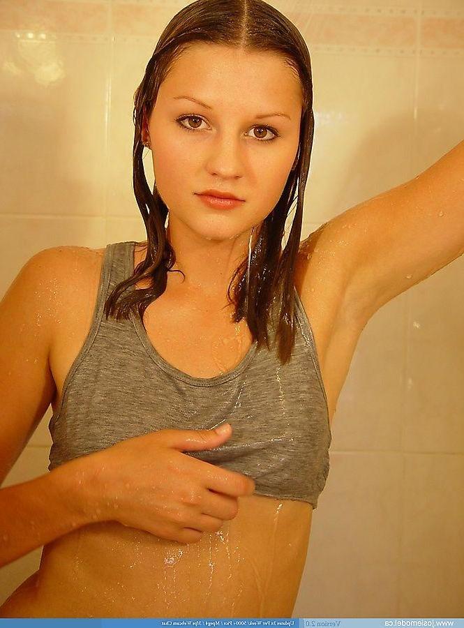20P Pictures of Josie Model getting all wet for you