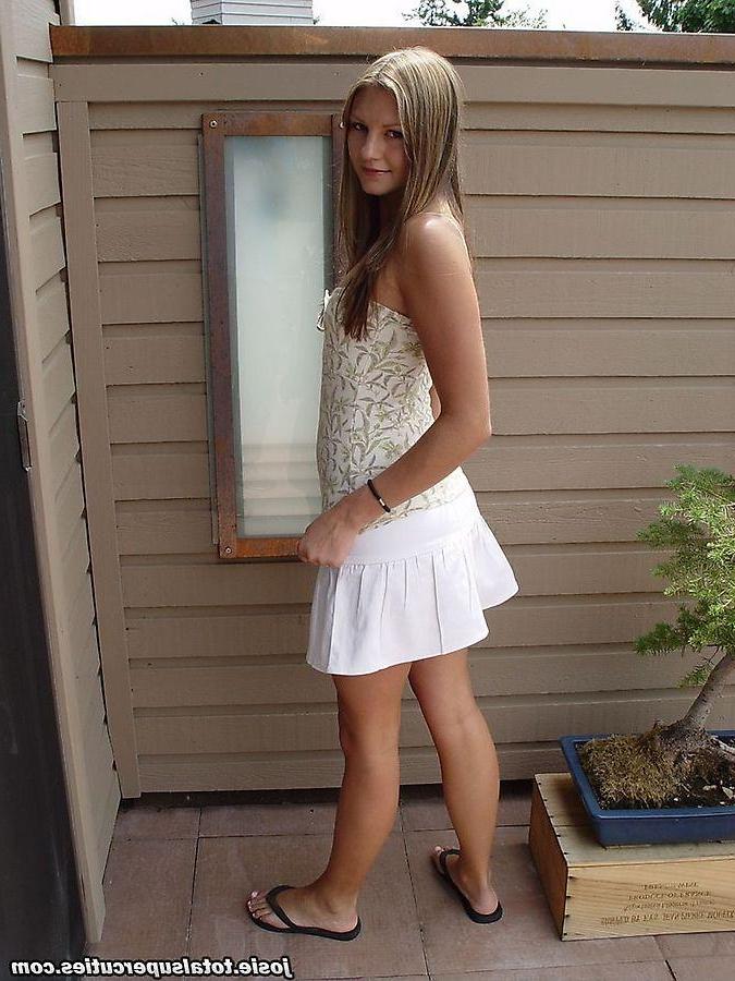 20P Pictures of Josie Model stripping for you outside