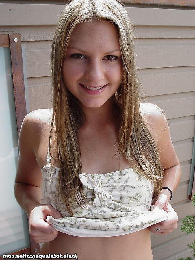 20P Pictures of Josie Model stripping for you outside