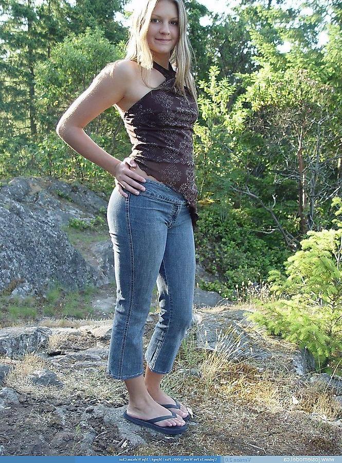 20P Pictures of teen Josie Model getting topless outside