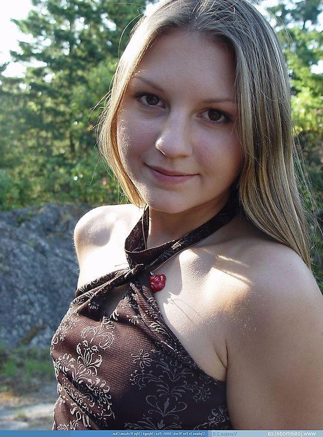 20P Pictures of teen Josie Model getting topless outside