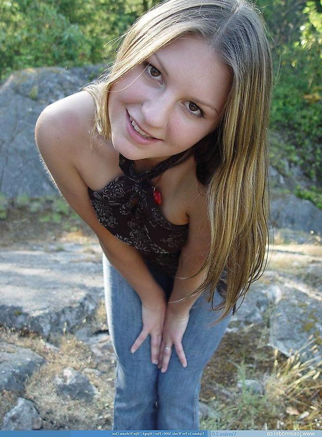 20P Pictures of teen Josie Model getting topless outside