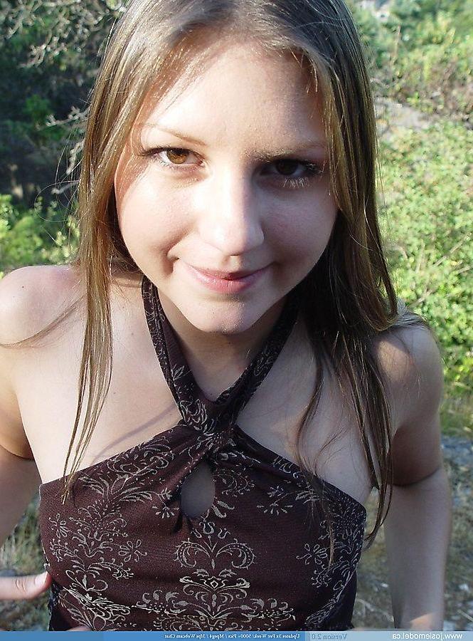 20P Pictures of teen Josie Model getting topless outside