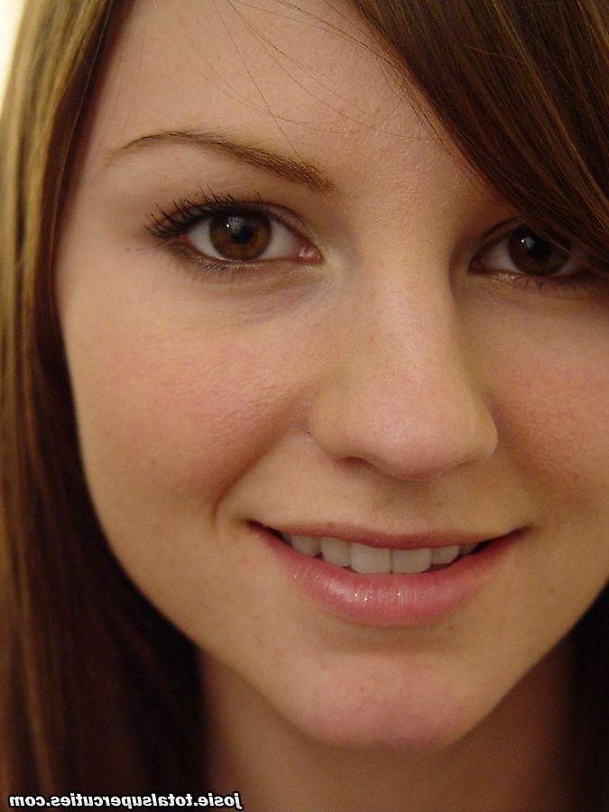 20P Pictures of Josie Model waiting for you in bed