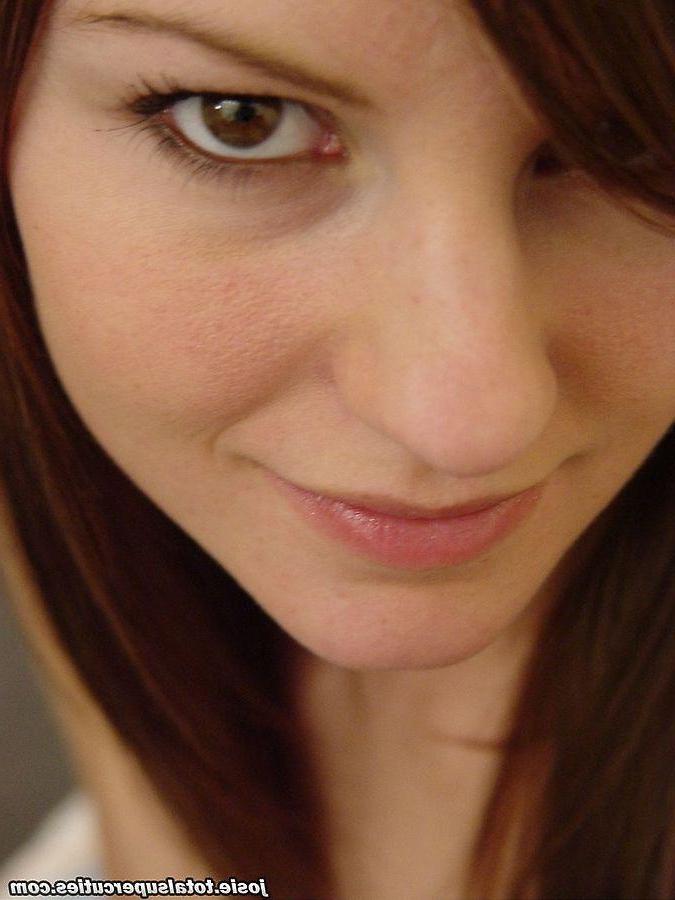 20P Pictures of Josie Model waiting for you in bed