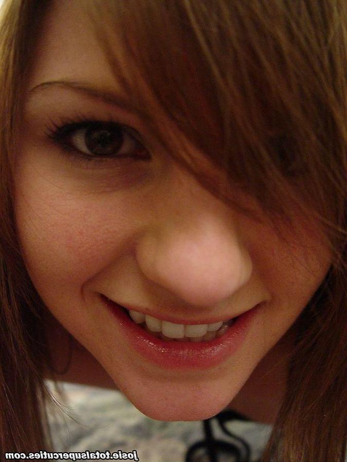 20P Pictures of Josie Model waiting for you in bed