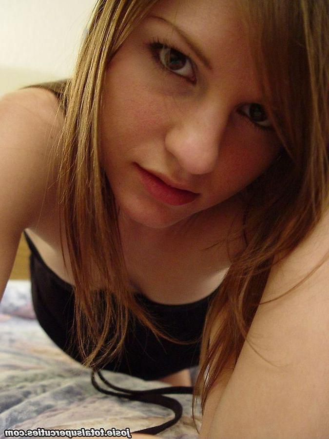 20P Pictures of Josie Model waiting for you in bed