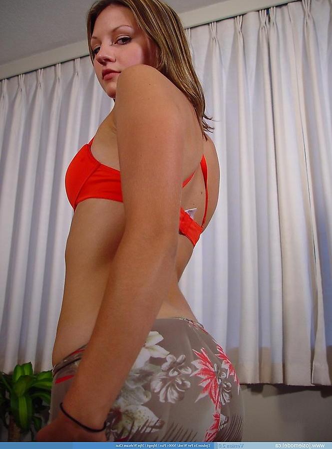 20P Pictures of Josie Model giving you a sexy strip-tease
