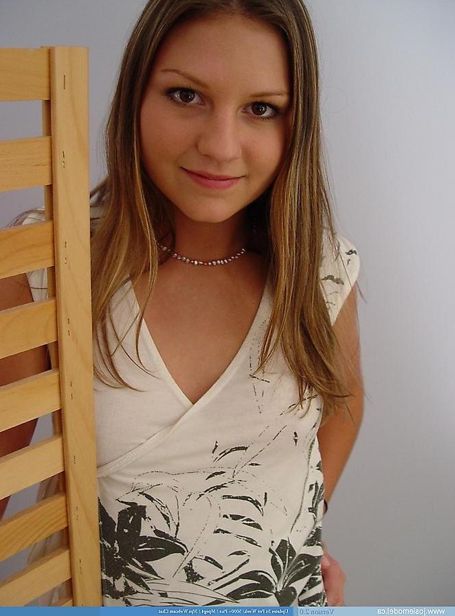 20P Pictures of Josie Model giving your cock a tease