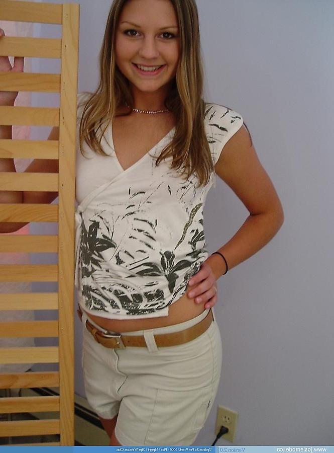 20P Pictures of Josie Model giving your cock a tease