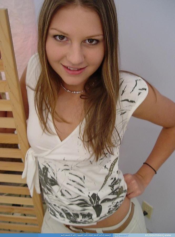 20P Pictures of Josie Model giving your cock a tease