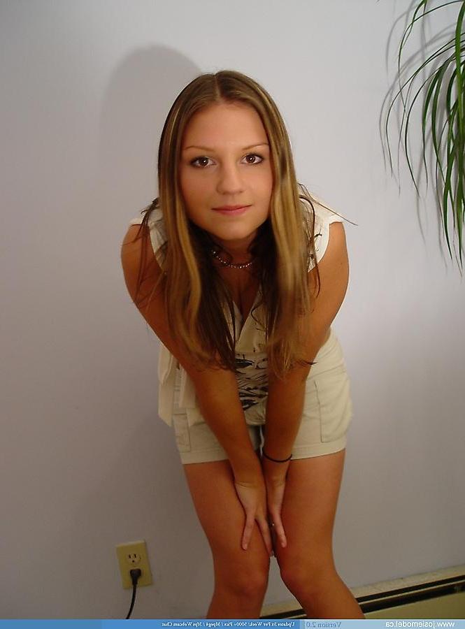 20P Pictures of Josie Model giving your cock a tease