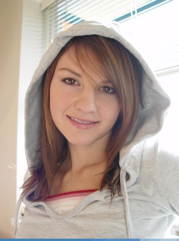 20P Pictures of teen Josie Model getting topless for you