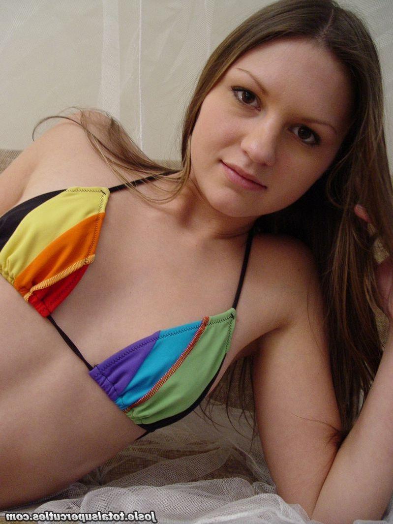 20P Pictures of teen Josie Model taking off her bikini top