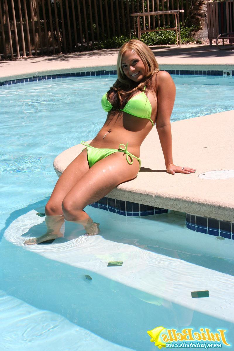 20P Pictures of Julie Bells showing off her massive juggs in a bikini