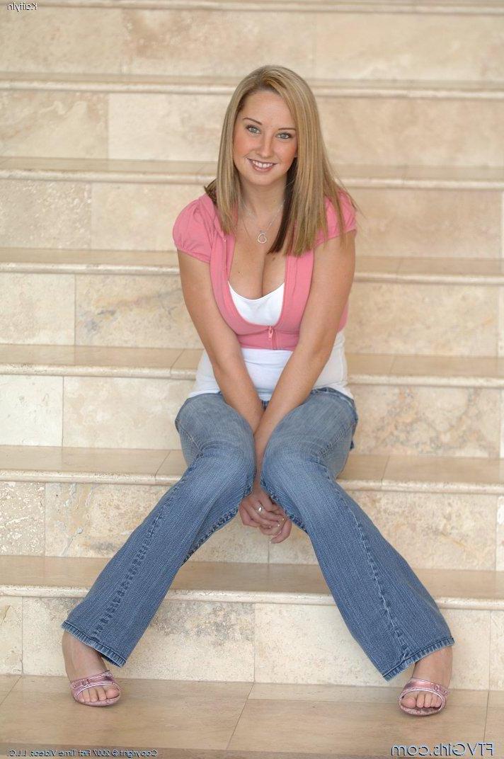 20P Pictures of Kaitlyn giving you her pussy