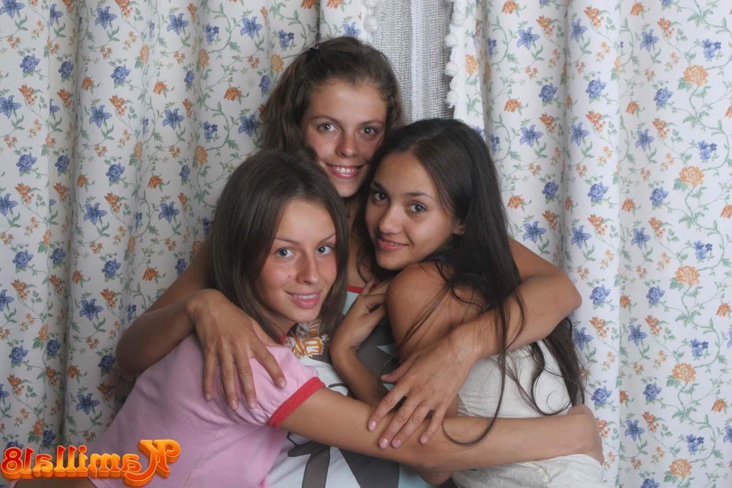 15P Three lesbian teen hotties playing with each other