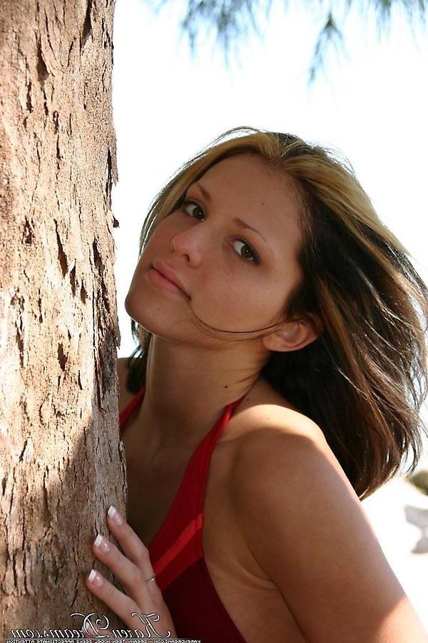 20P Pictures of Karen Dreams showing off in a sexy bikini