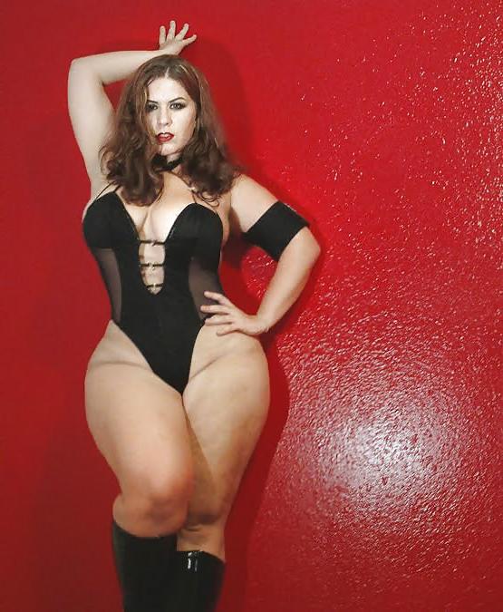 25P Curvy hips