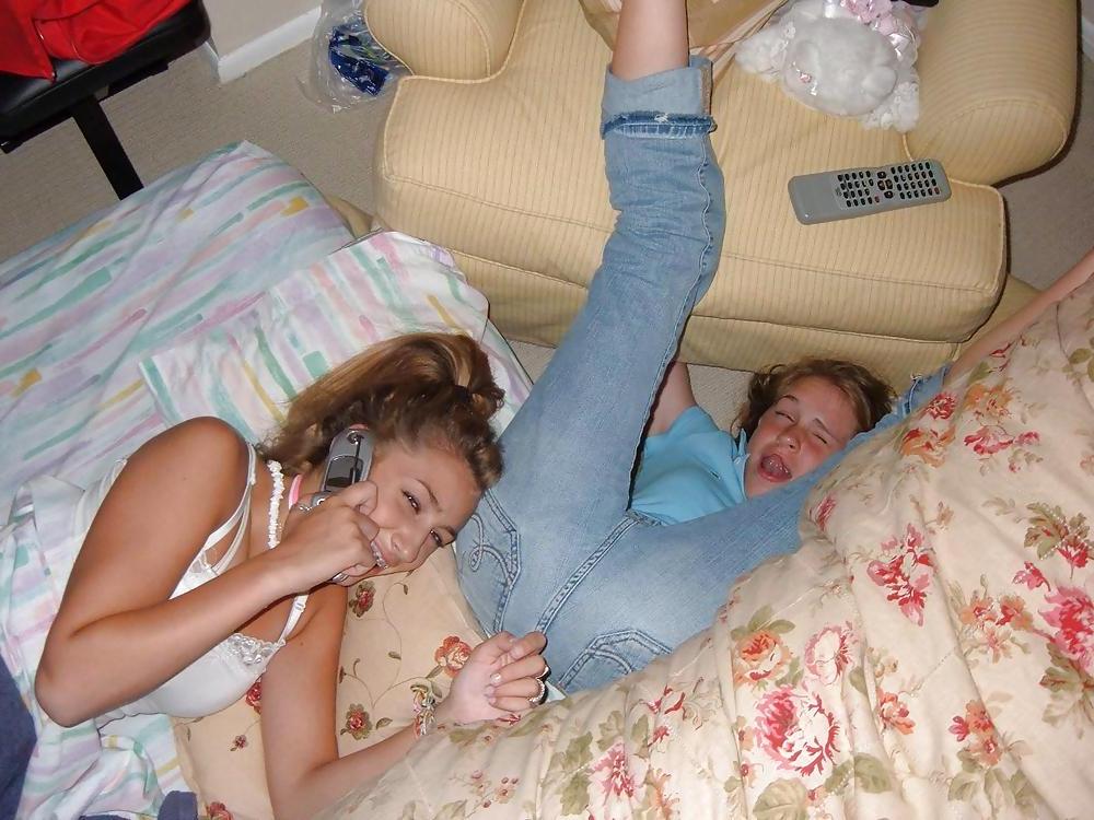 25P Girls in sexy jeans