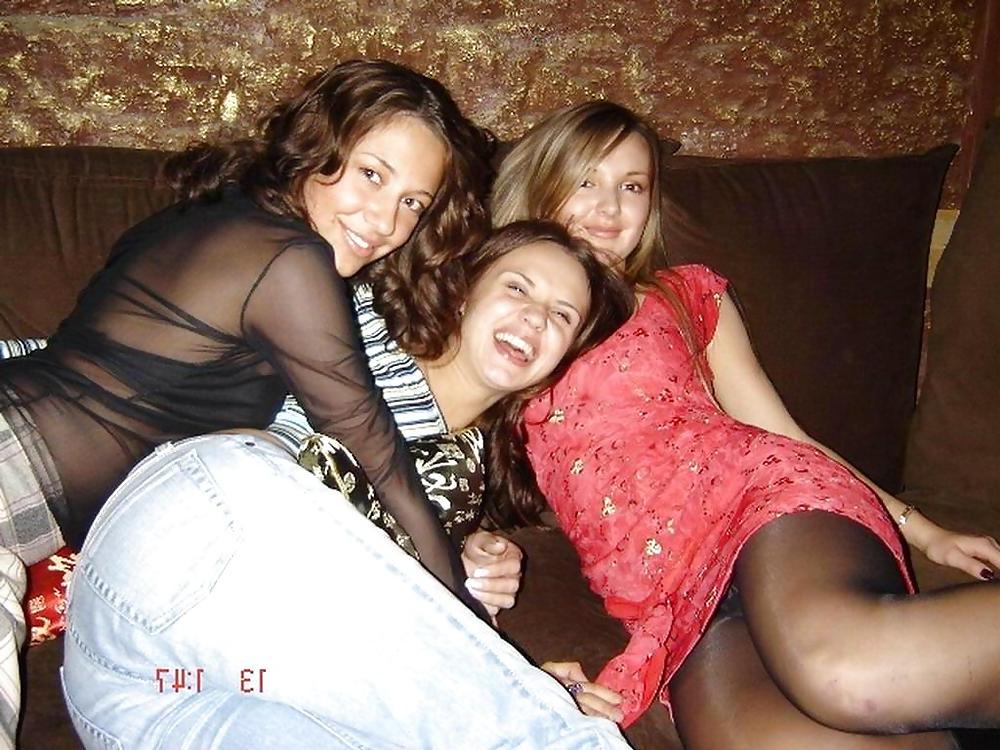 25P Girls in sexy jeans