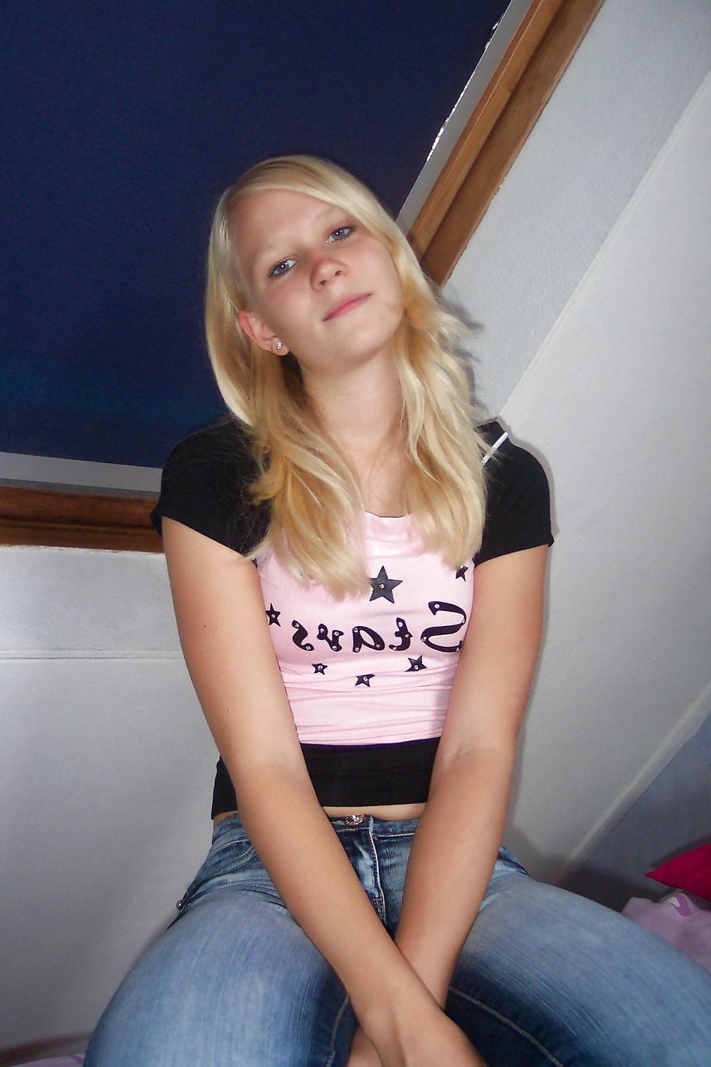 25P Beautyful asses in jeans