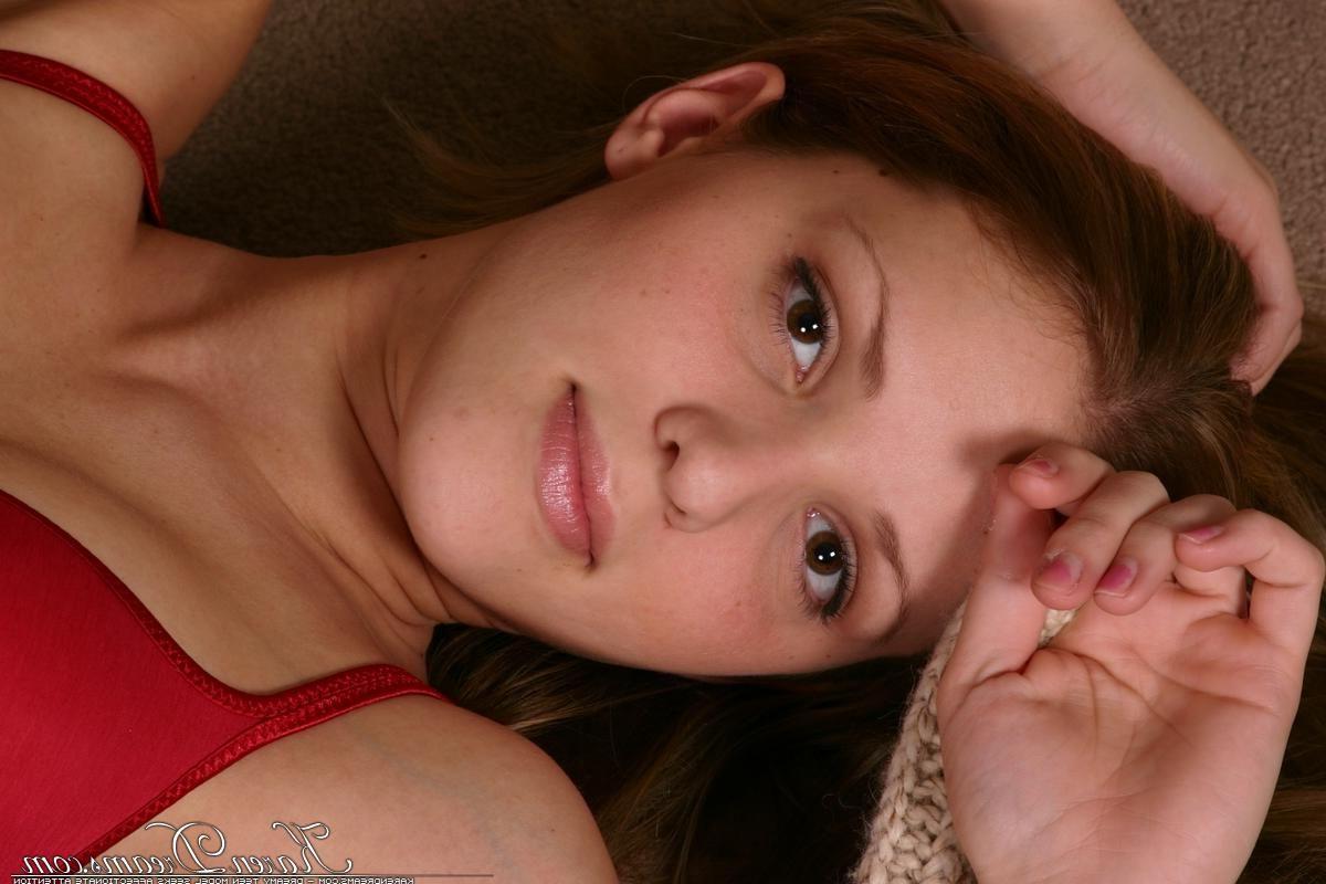 20P Pictures of teen Karen Dreams giving you a hot tease
