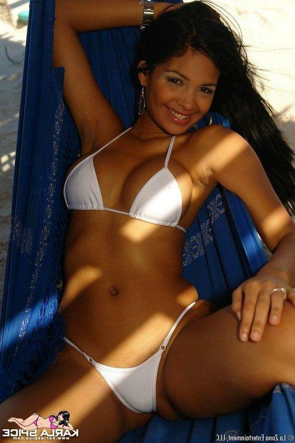15P Pictures of teen Karla Spice hanging out in a bikini