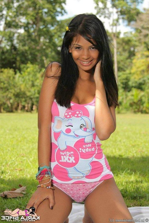 15P Pictures of Karla Spice flaunting in a bikini