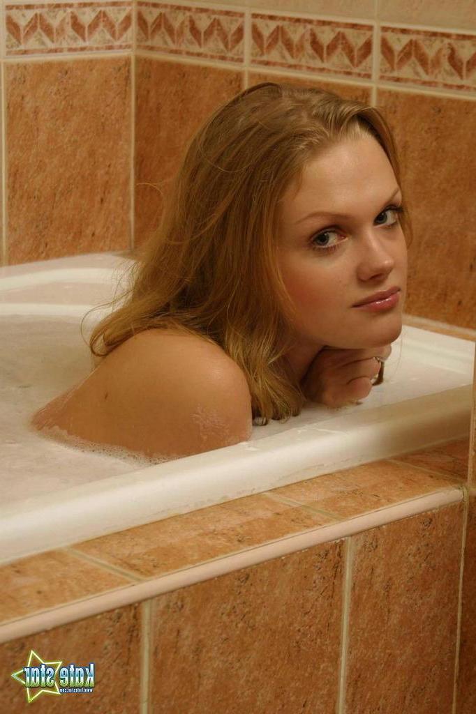 15P Pictures of Kate Star getting all wet for you