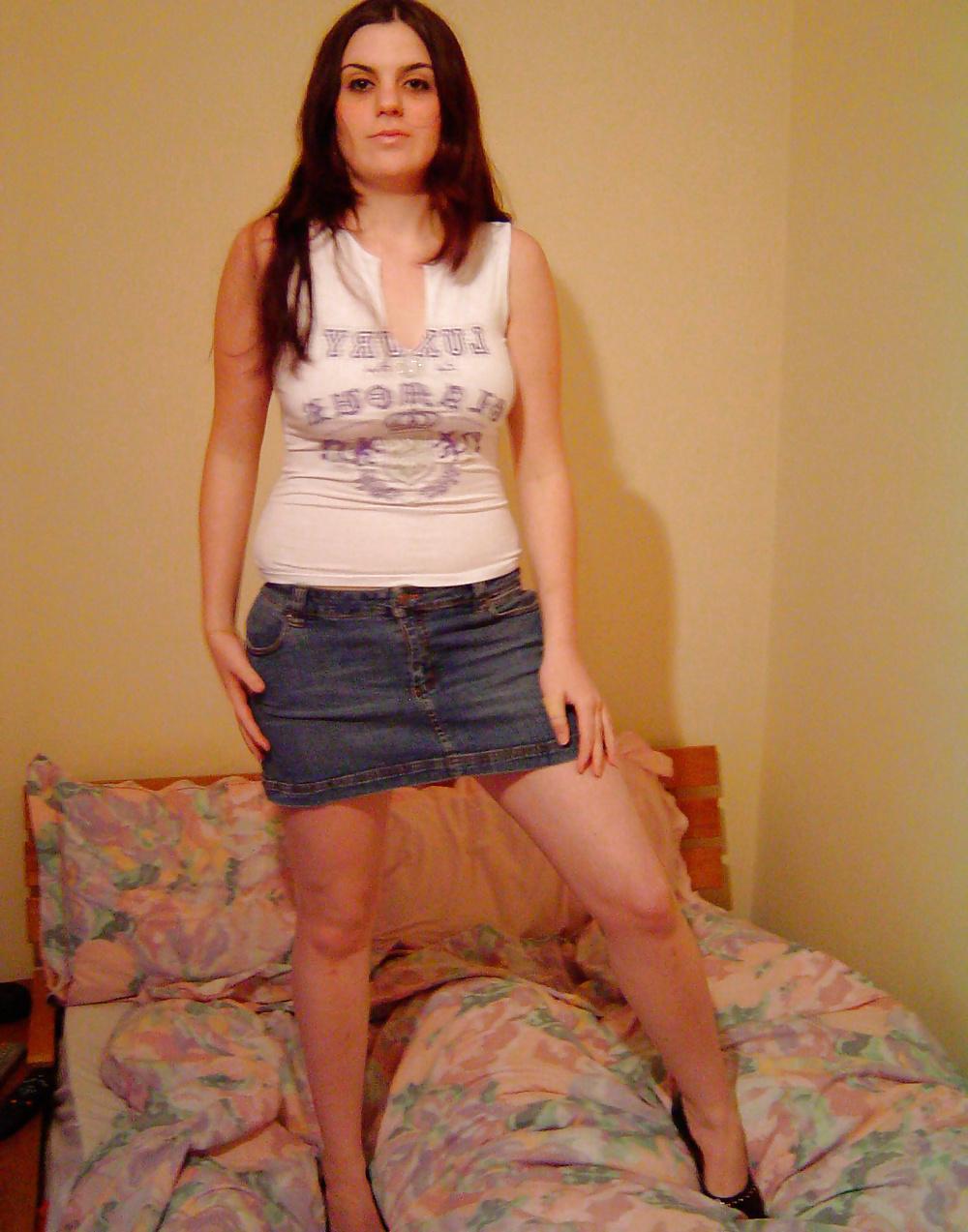 8P Curvy brunette spread her pussy and ass