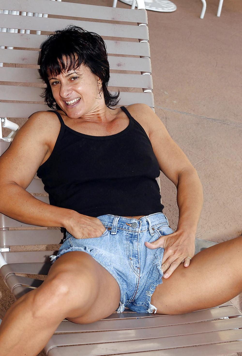 25P Some more girls in jeans