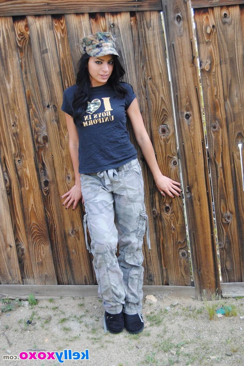 16P Kelly XoXo slides down her cargo pants to expose her nice round ass