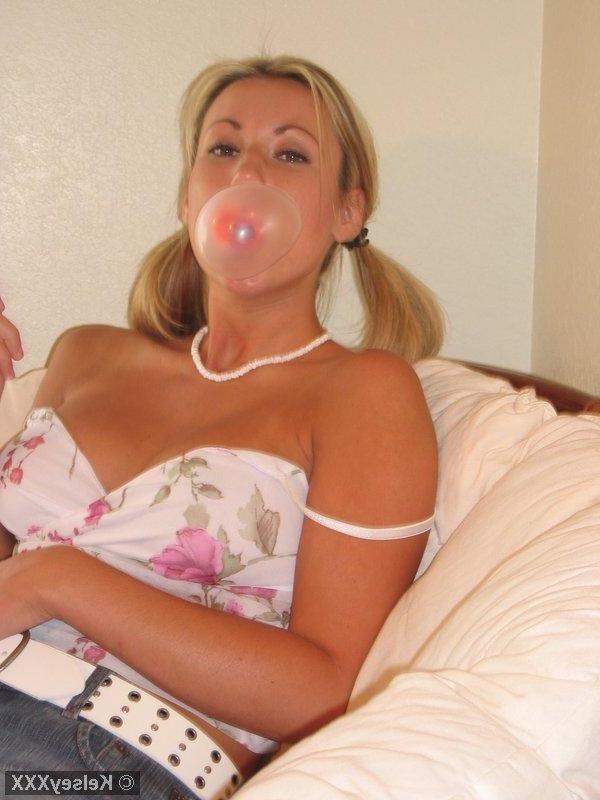 20P Pictures of Kelsey XXX wearing jeans and blowing bubblegum bubbles