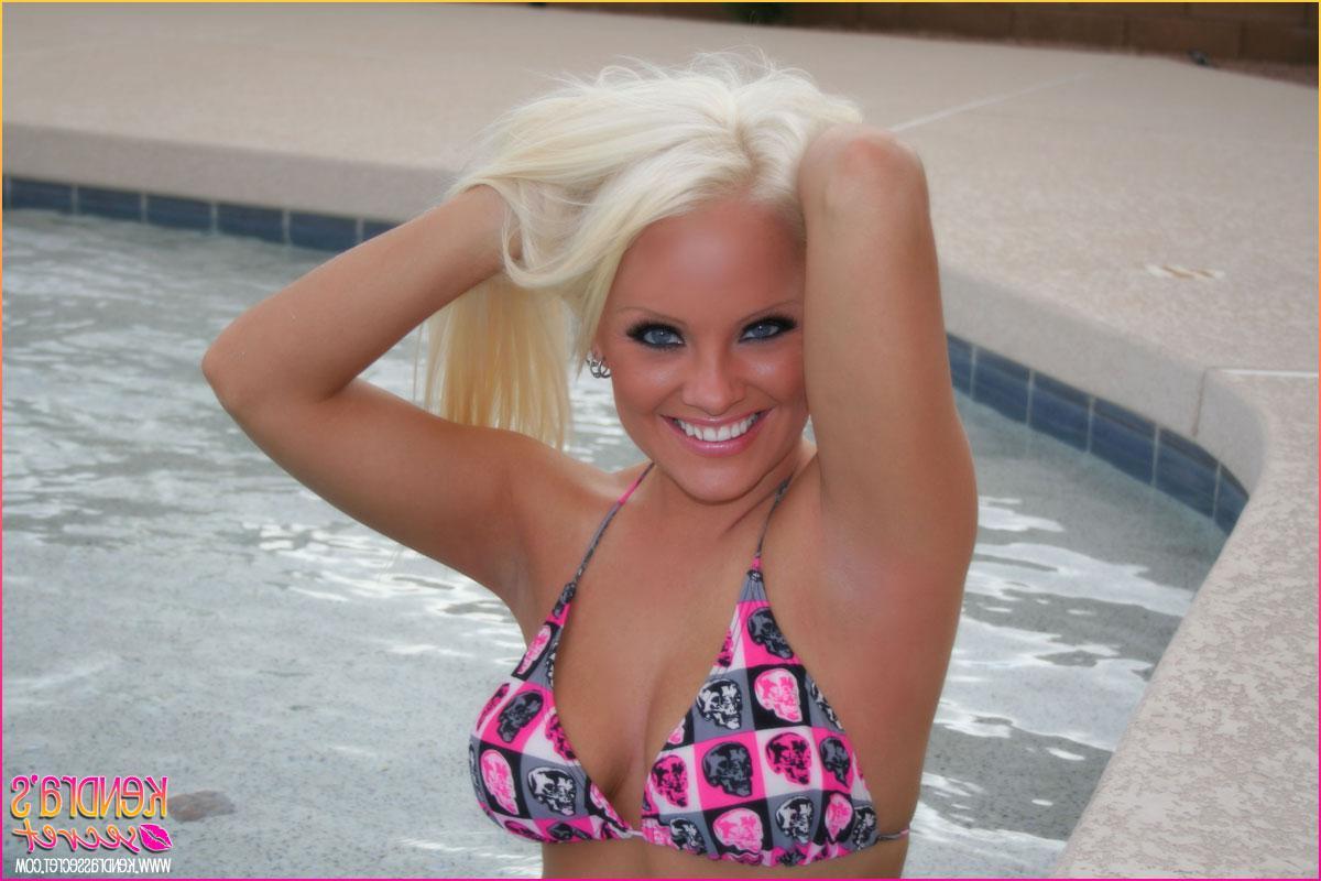 15P Pictures of teen Kendra\'s Secret looking hot in a bikini
