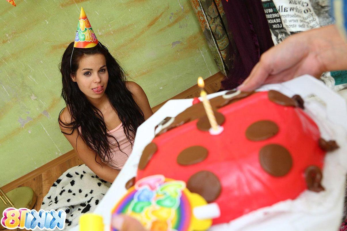 15P Pictures of teen amateur Kiki 18 getting fucked for her birthday